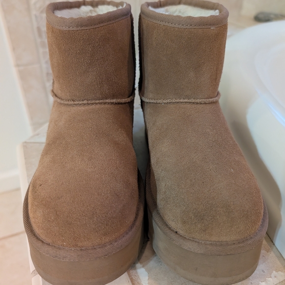 UGG Platform Tan (Chestnut) Sheepskin Kids Boots - Picture 2 of 8